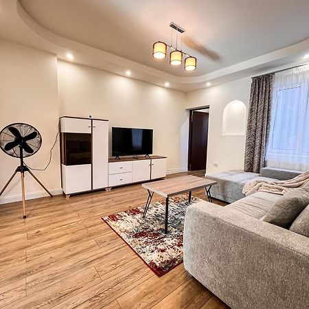 La Teatru - 2Bd Apartment Near Theatre And Old Town Брашов Экстерьер фото